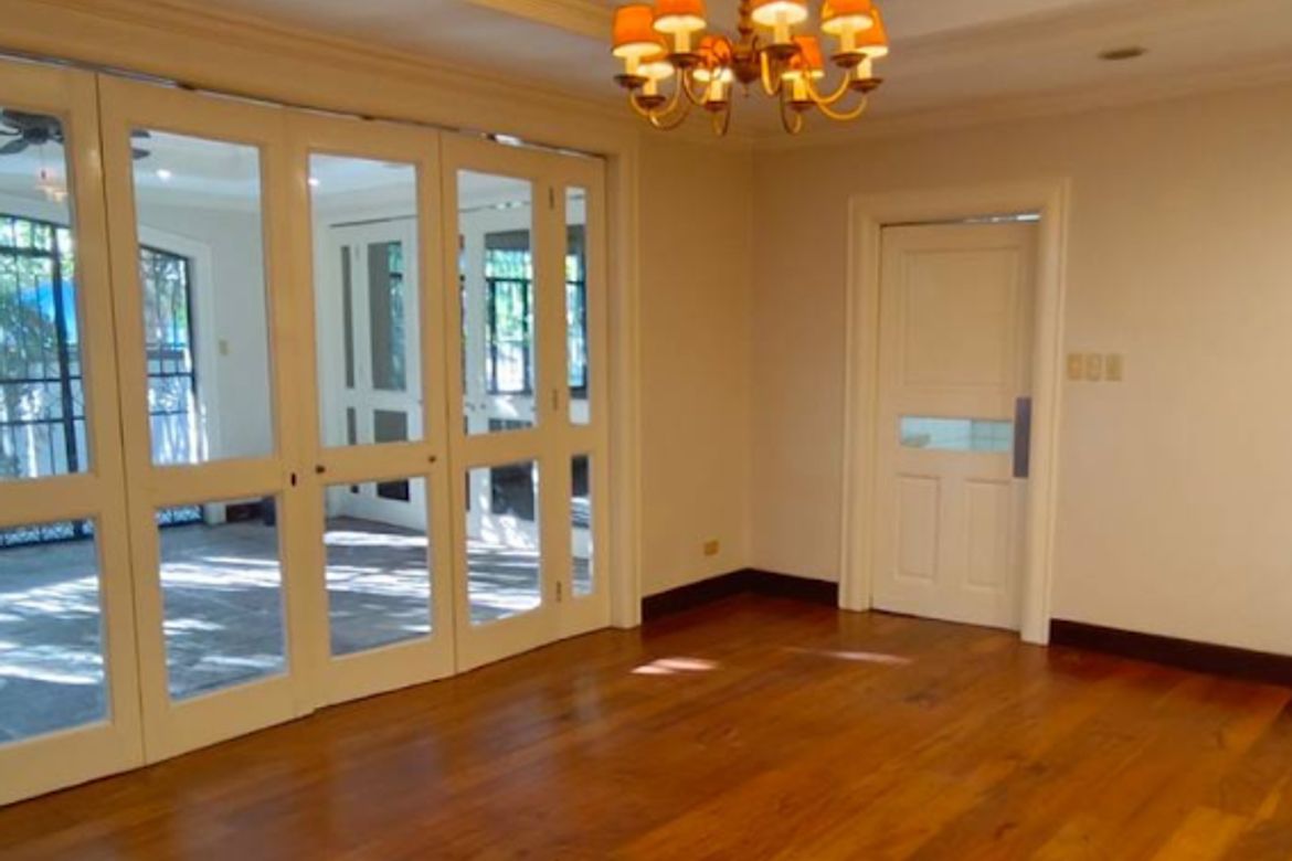 4 Bedroom House for Sale in San Lorenzo, Makati City near MRT-3 Ayala