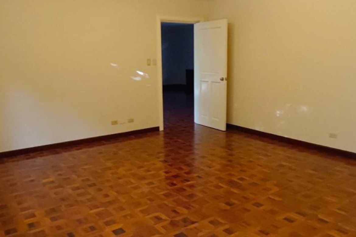 4 Bedroom House for Sale in San Lorenzo, Makati City near MRT-3 Ayala – photo 4