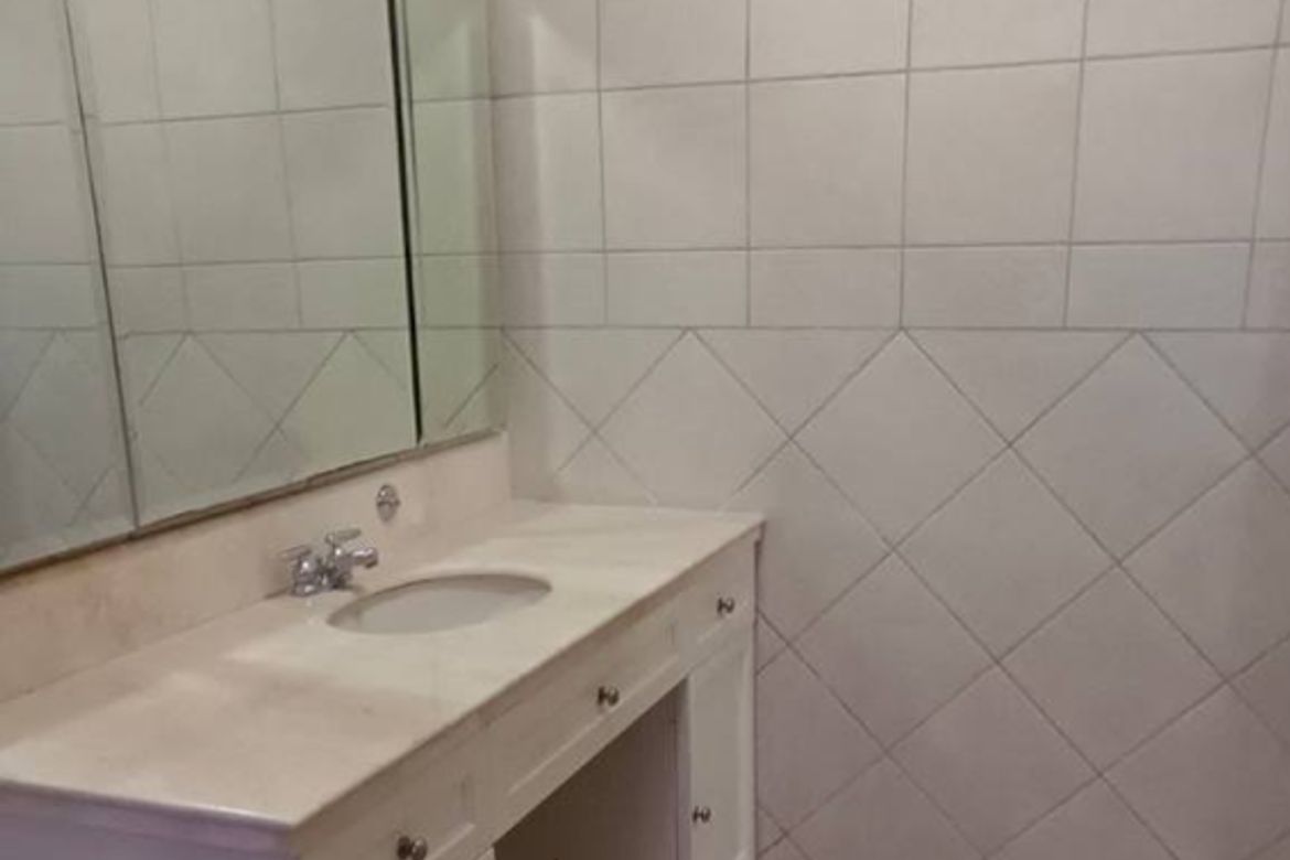 4 Bedroom House for Sale in San Lorenzo, Makati City near MRT-3 Ayala – photo 14