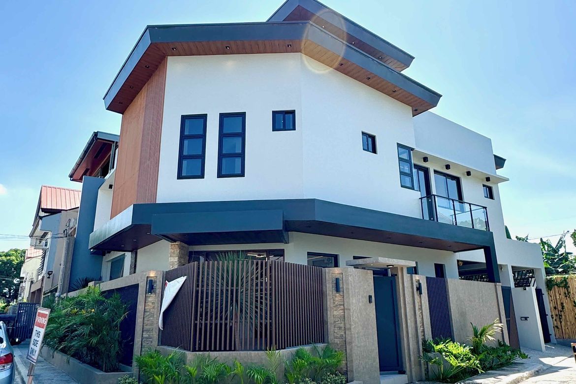 4 Bedroom House for Sale in San Miguel, Pasig, Metro Manila