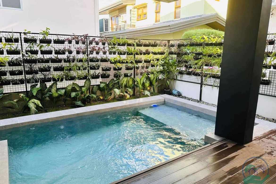 4 Bedroom House for Sale in Santo Rosario, Angeles, Pampanga