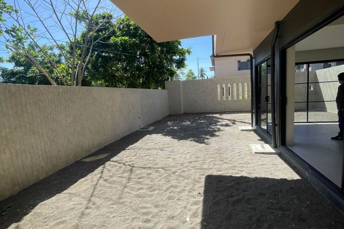4 Bedroom House for Sale in Seafront Residences, Calubcub II, San Juan, Batangas – photo 3