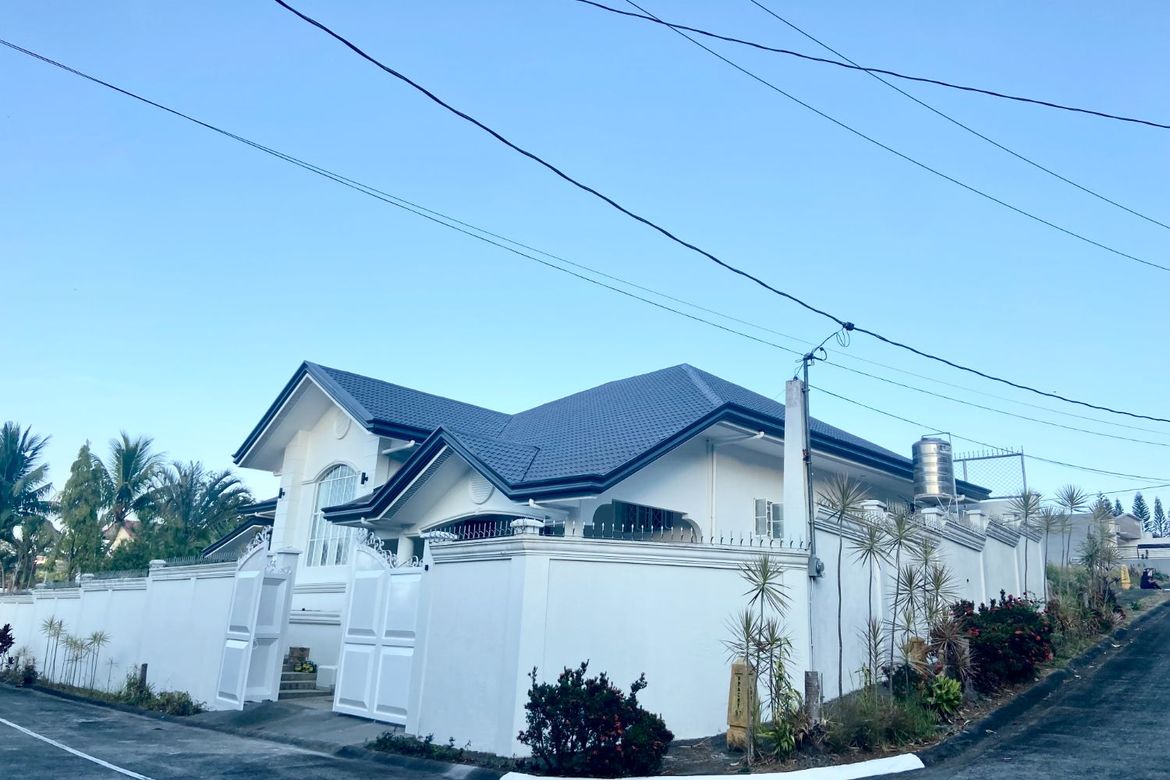 4 Bedroom House for Sale in Silang Junction North, Tagaytay, Cavite