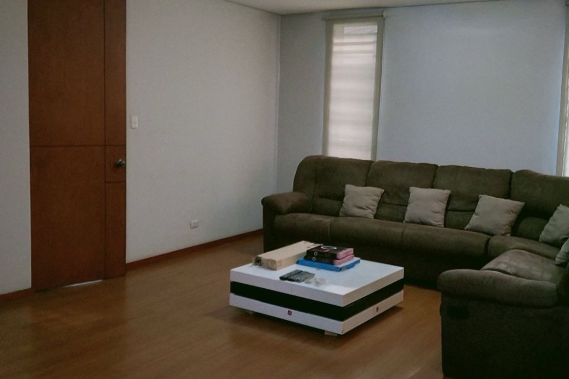 4 Bedroom House for Sale in South Triangle, Quezon City, Metro Manila near MRT-3 Kamuning – photo 2