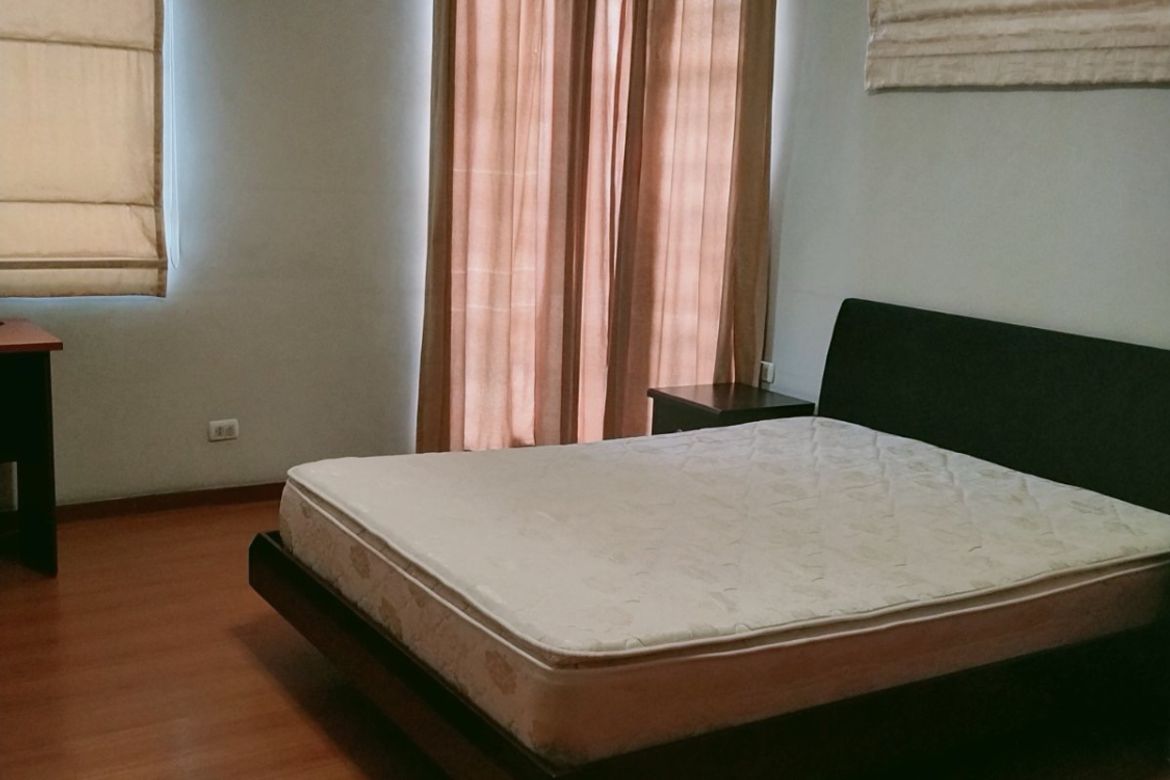 4 Bedroom House for Sale in South Triangle, Quezon City, Metro Manila near MRT-3 Kamuning – photo 3
