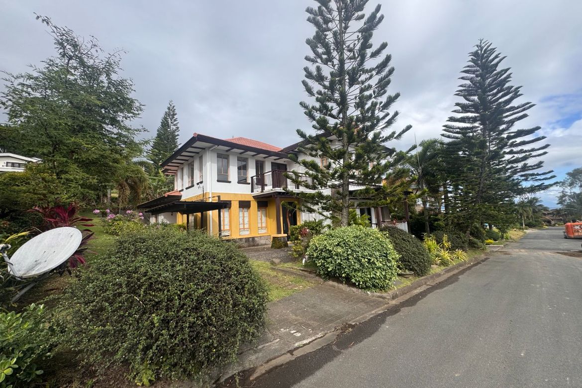 4 Bedroom House for Sale in Tagaytay Highlands, Iruhin East, Tagaytay, Cavite – photo 6