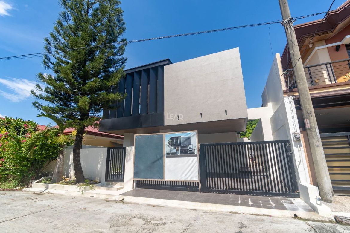 4 Bedroom House for Sale in Talon Dos, Las Piñas, Metro Manila
