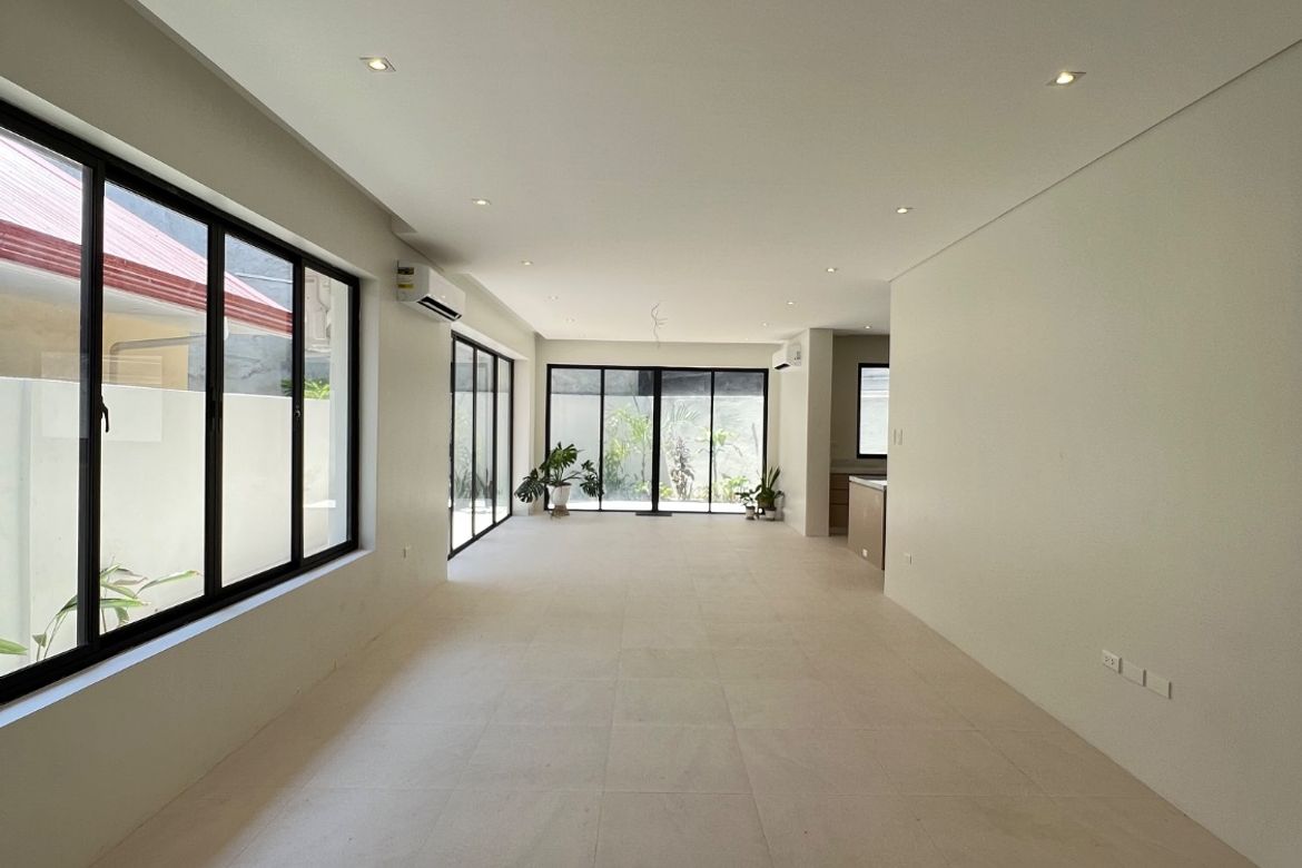 4 Bedroom House for Sale in Talon Dos, Las Piñas, Metro Manila
