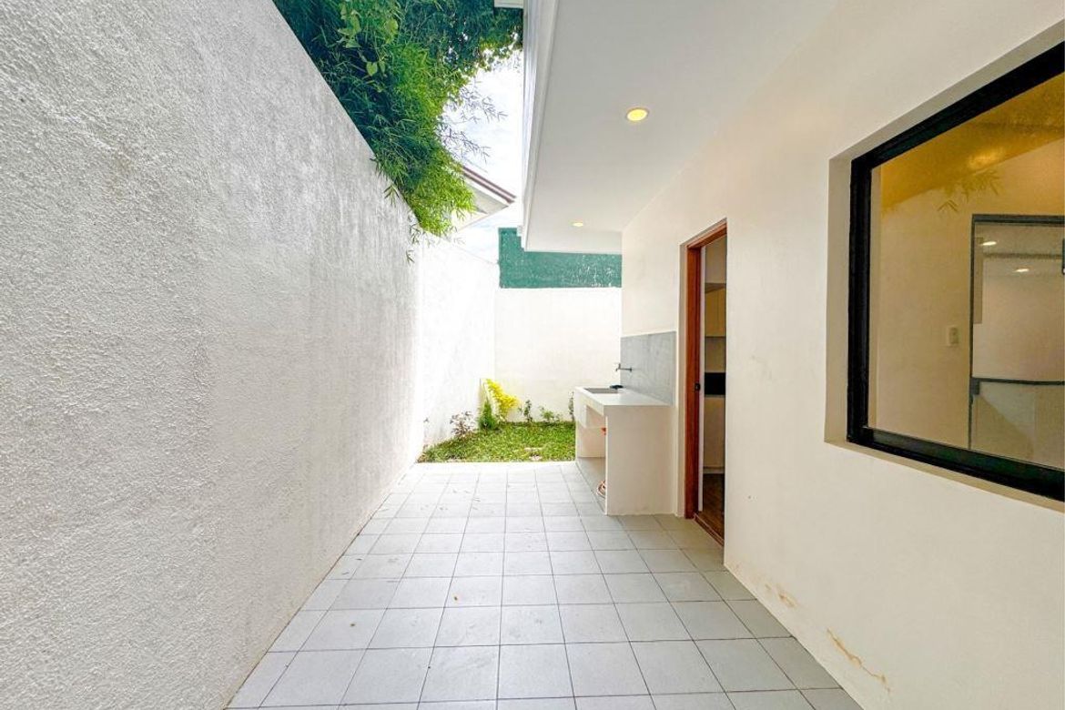4 Bedroom House for Sale in Talon Dos, Las Piñas, Metro Manila – photo 6
