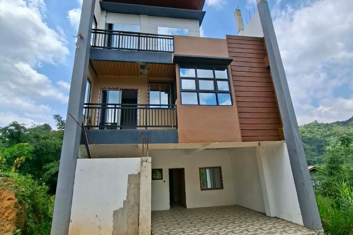 4 Bedroom House for Sale in Taloy Sur, Tuba, Benguet