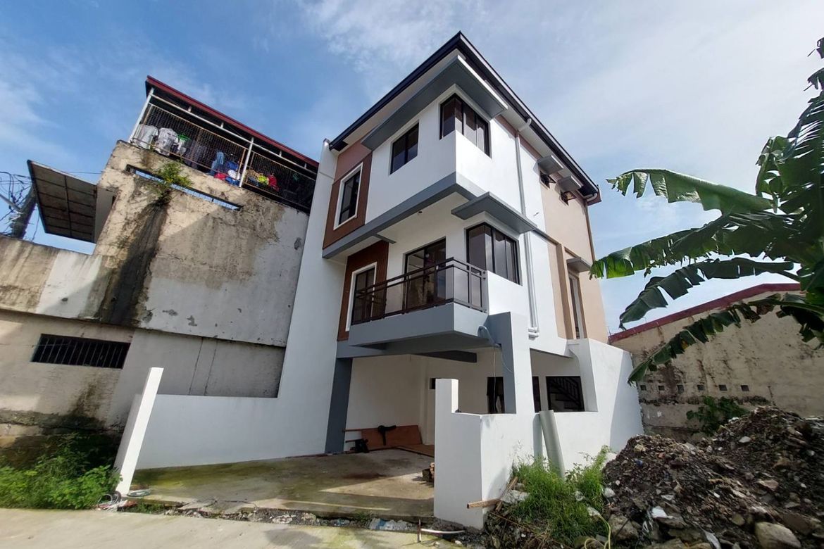 4 Bedroom House for Sale in Tandang Sora, Quezon City, Metro Manila