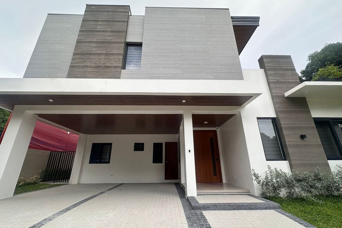 4 Bedroom House for Sale in Telabastagan, San Fernando, Pampanga
