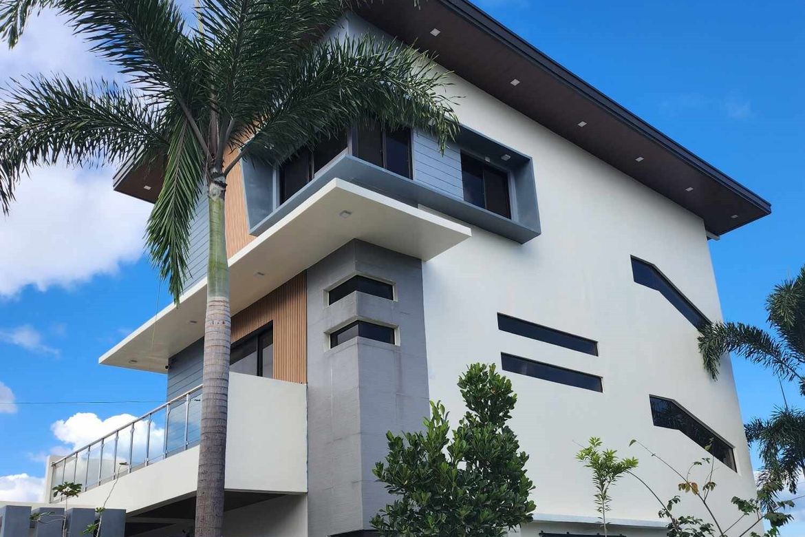 4 Bedroom House for Sale in Telabastagan, San Fernando, Pampanga