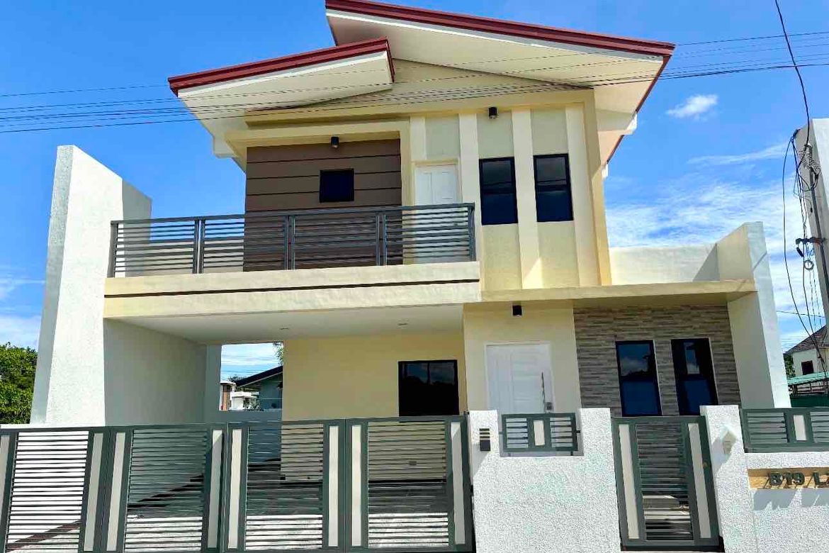 4 Bedroom House for Sale in The Grand Parkplace Village, Anabu I-B, Imus, Cavite