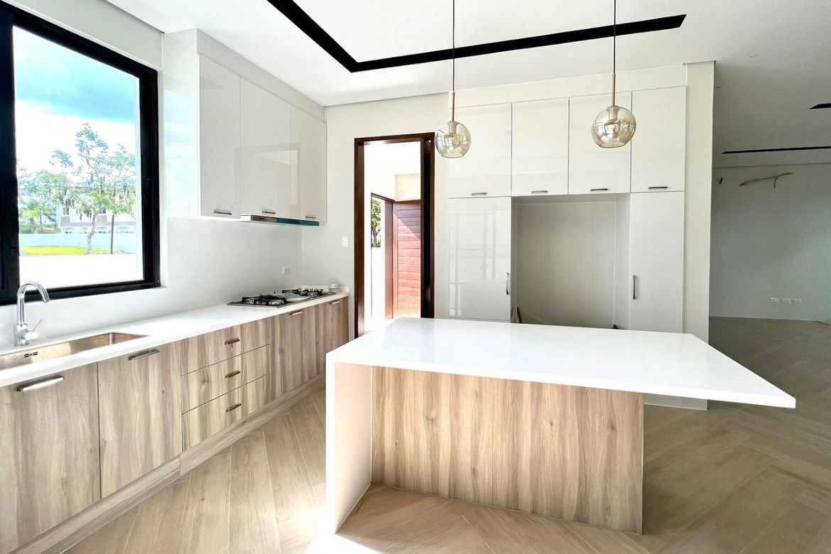 4 Bedroom House for Sale in Treveia Nuvali, Canlubang, Calamba, Laguna – photo 4