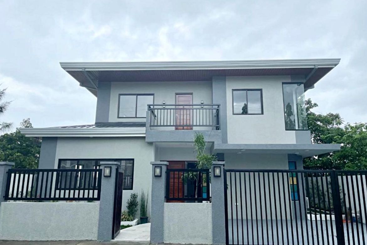 4 Bedroom House for Sale in Tulo, Calamba, Laguna