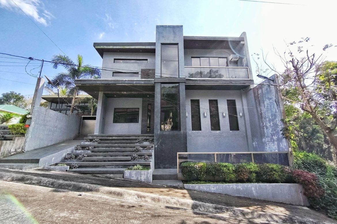 4 Bedroom House for Sale in Twin Lakes, Laurel, Cavite