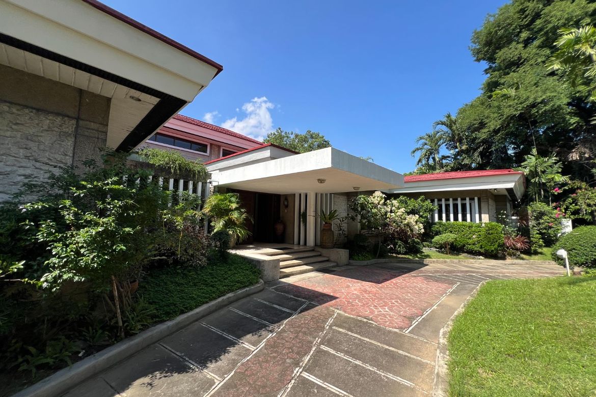 4 Bedroom House for Sale in Ugong Norte, Quezon City, Metro Manila