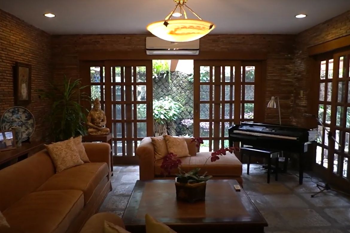 4 Bedroom House for Sale in Ugong Norte, Quezon City, Metro Manila