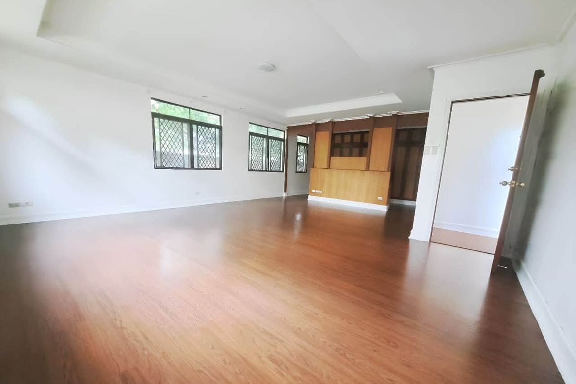 4 Bedroom House for Sale in Urdaneta, Makati, Metro Manila near MRT-3 Buendia – photo 2