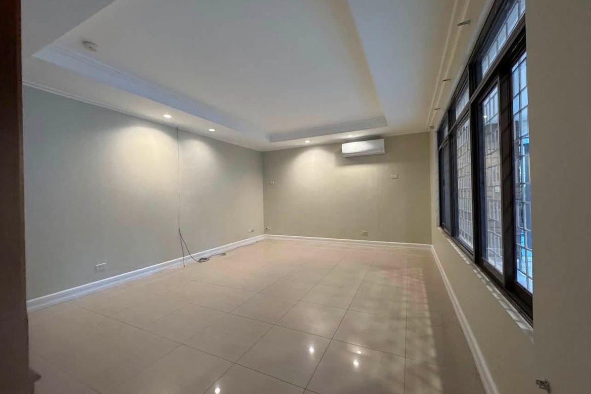 4 Bedroom House for Sale in Urdaneta, Makati, Metro Manila near MRT-3 Buendia – photo 3