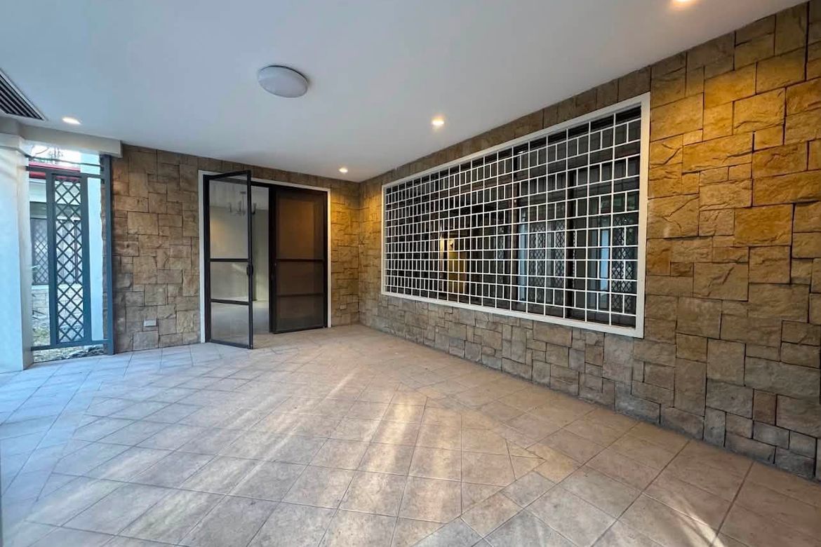 4 Bedroom House for Sale in Urdaneta, Makati, Metro Manila near MRT-3 Buendia – photo 6