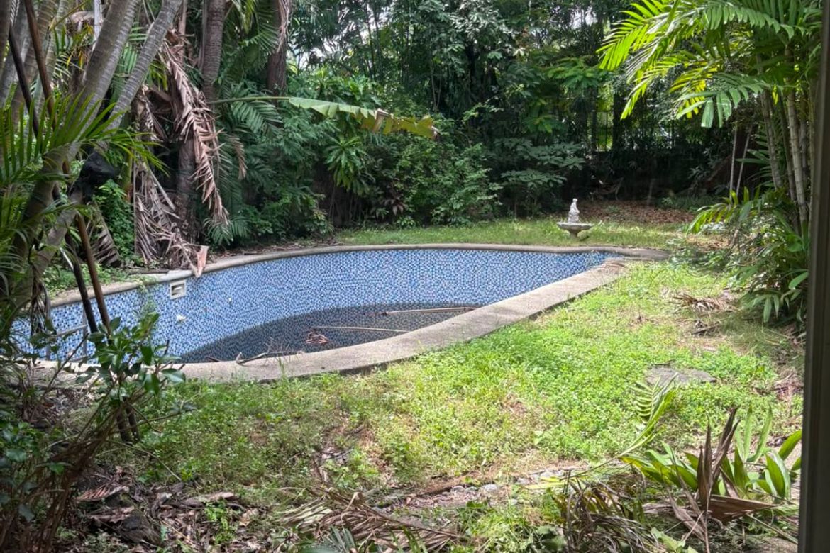 4 Bedroom House for Sale in Urdaneta, Makati, Metro Manila near MRT-3 Buendia – photo 2