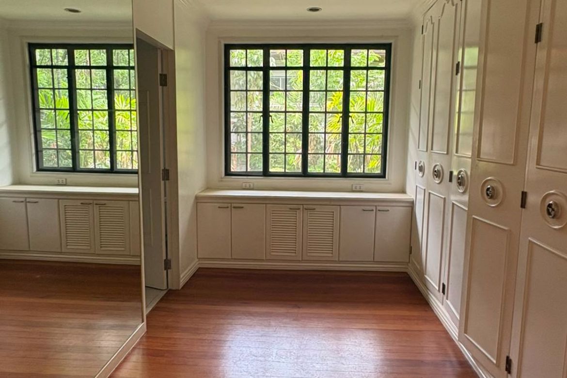 4 Bedroom House for Sale in Urdaneta, Makati, Metro Manila near MRT-3 Buendia – photo 7
