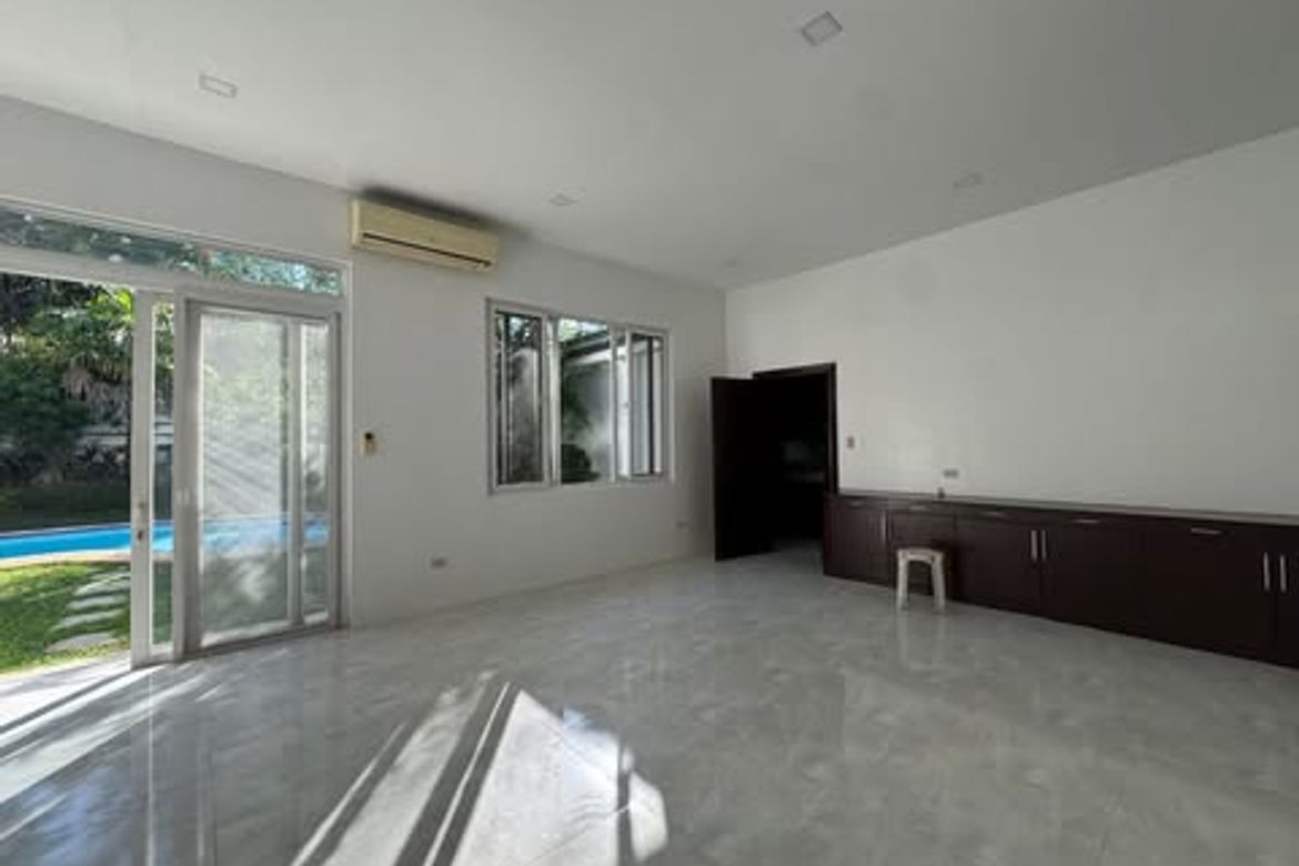 4 Bedroom House for Sale in Urdaneta, Makati, Metro Manila near MRT-3 Buendia – photo 5