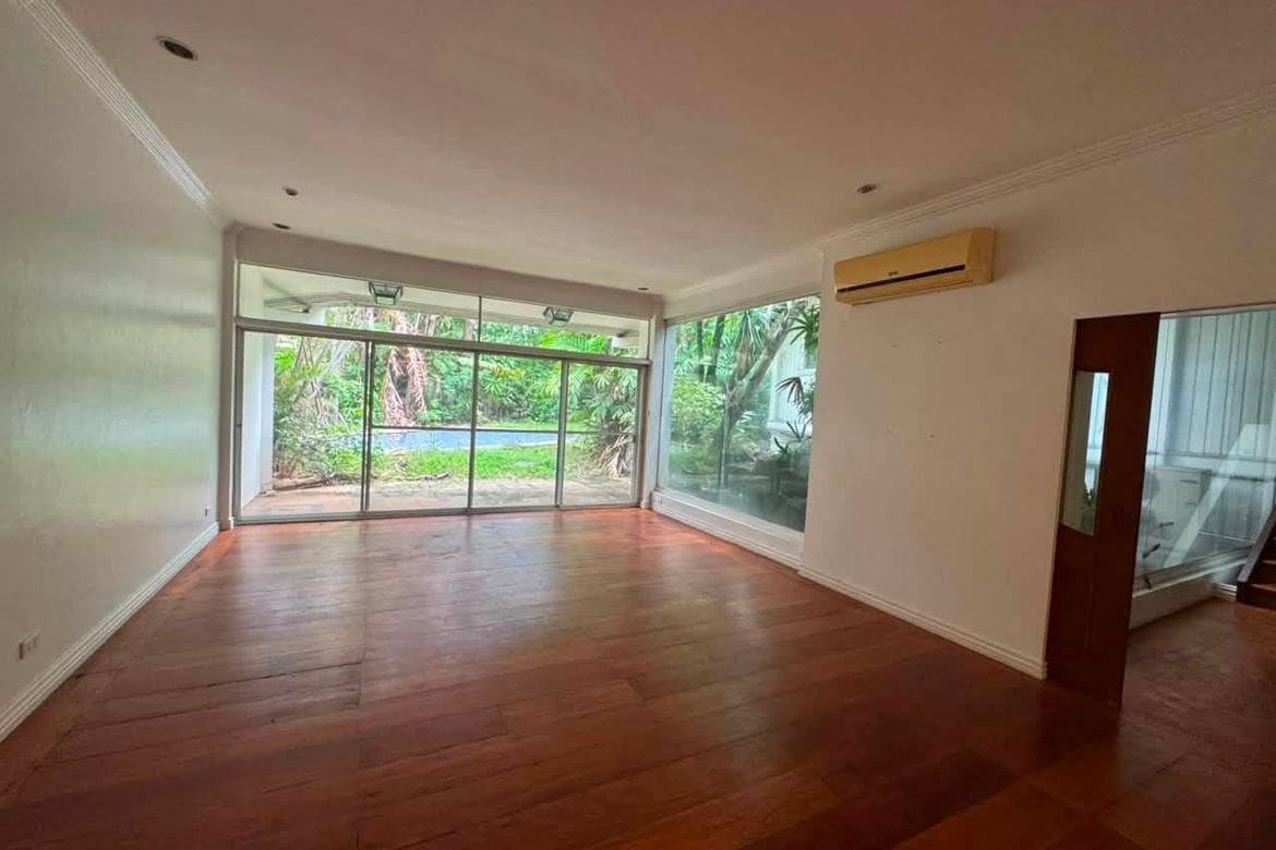 4 Bedroom House for Sale in Urdaneta, Makati, Metro Manila near MRT-3 Buendia – photo 2