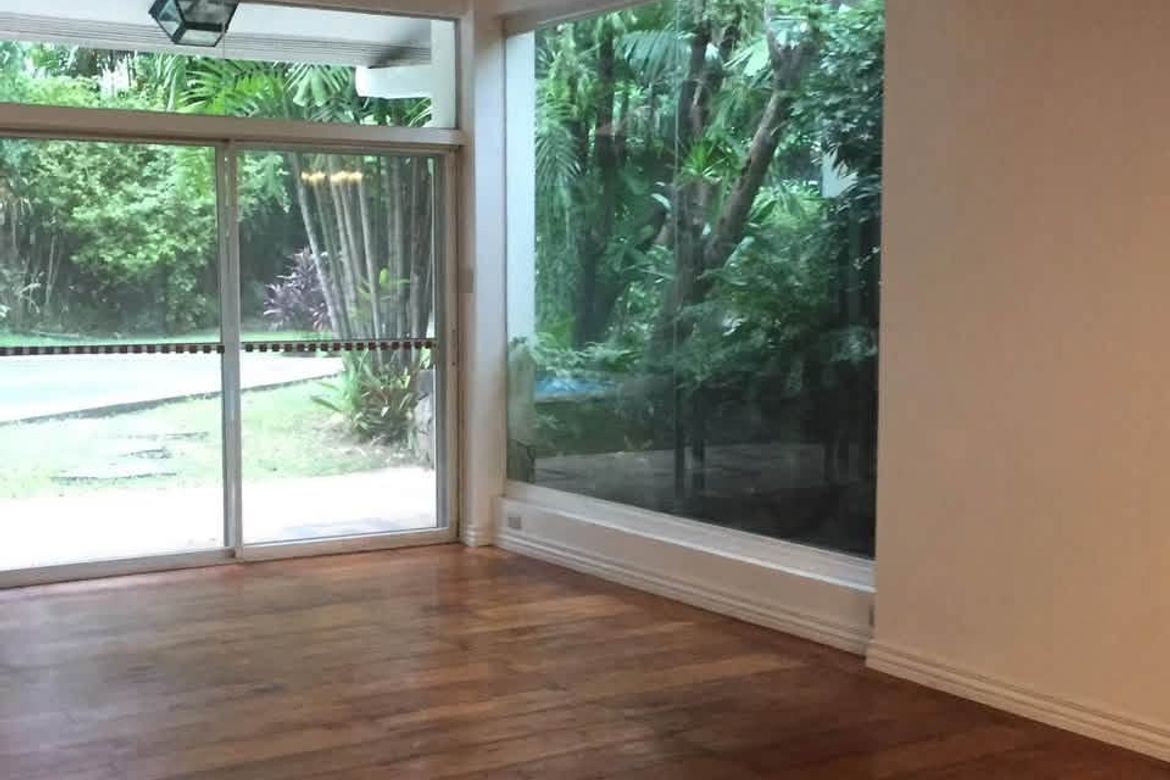 4 Bedroom House for Sale in Urdaneta, Makati, Metro Manila near MRT-3 Buendia – photo 4