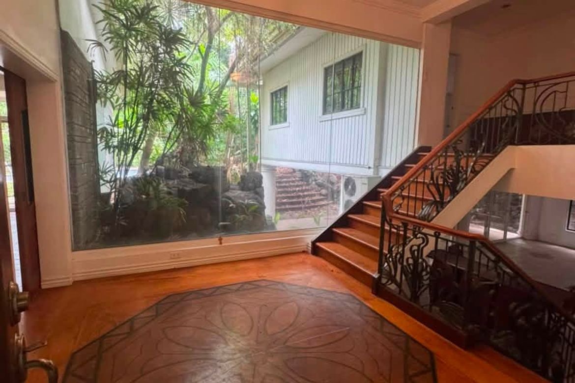 4 Bedroom House for Sale in Urdaneta, Makati, Metro Manila near MRT-3 Buendia – photo 5