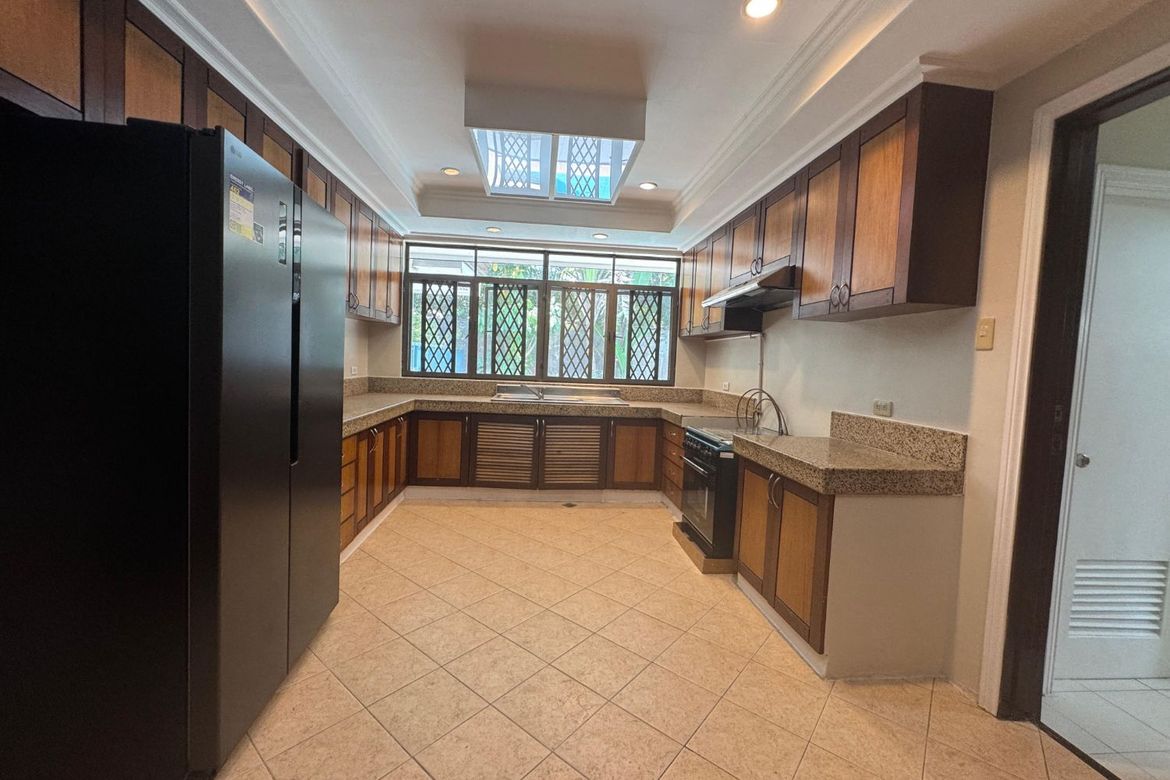 4 Bedroom House for Sale in Urdaneta Village, Bangkal, Makati, Metro Manila near MRT-3 Magallanes – photo 8