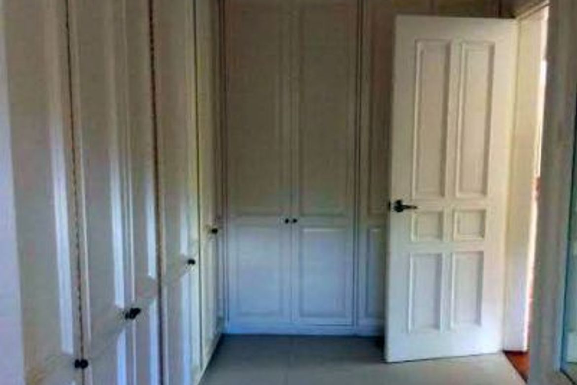 4 Bedroom House for Sale in Urdaneta Village, Bangkal, Makati, Metro Manila near MRT-3 Magallanes – photo 2