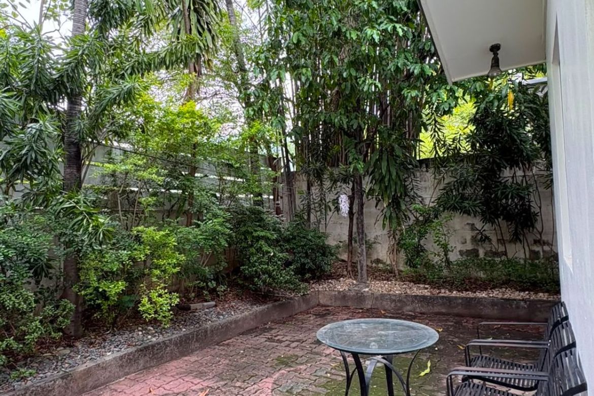 4 Bedroom House for Sale in Urdaneta Village, Bangkal, Makati, Metro Manila near MRT-3 Magallanes – photo 2