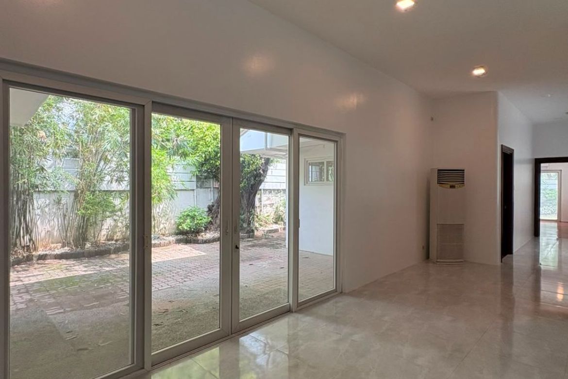 4 Bedroom House for Sale in Urdaneta Village, Bangkal, Makati, Metro Manila near MRT-3 Magallanes – photo 3