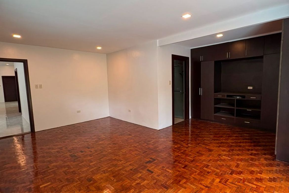 4 Bedroom House for Sale in Urdaneta Village, Bangkal, Makati, Metro Manila near MRT-3 Magallanes – photo 8