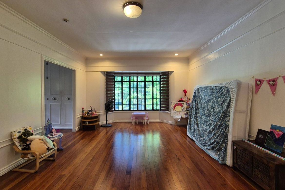 4 Bedroom House for Sale in Urdaneta Village, Urdaneta, Makati City near MRT-3 Buendia – photo 3