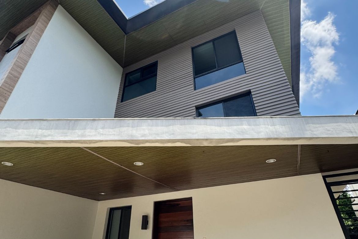 4 Bedroom House for Sale in Varsity Hills, Loyola Heights, Quezon City, Metro Manila