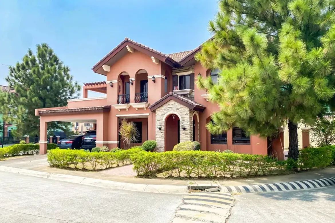 4 Bedroom House for Sale in VITA TOSCANA, Alima, Bacoor, Cavite
