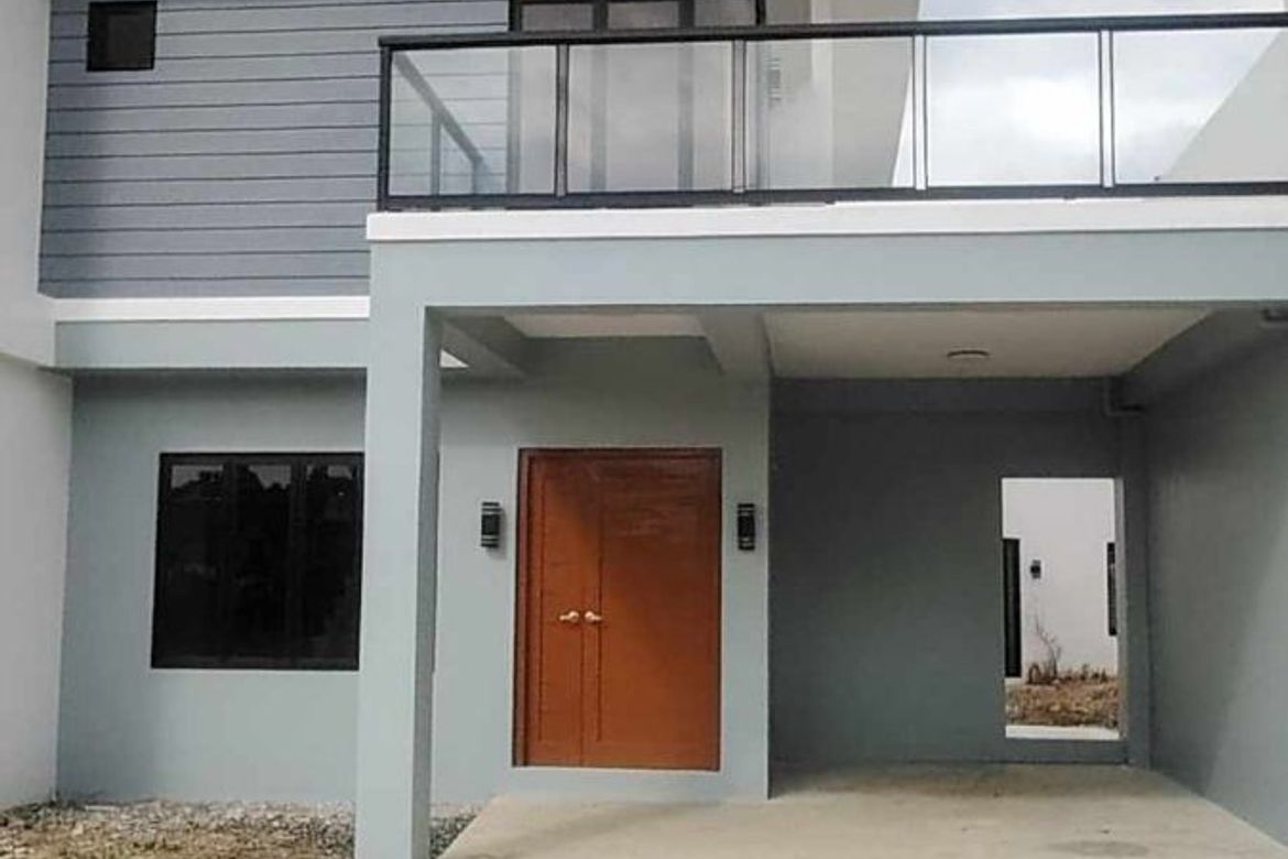 4 Bedroom House for Sale in West Beverly Hills, Langkaan I, Dasmariñas, Cavite