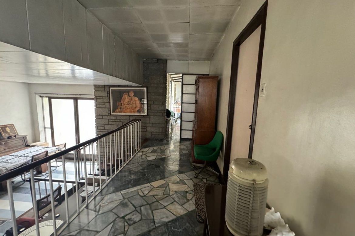 4 Bedroom House for Sale in West Triangle, Quezon City, Metro Manila near MRT-3 Quezon Avenue