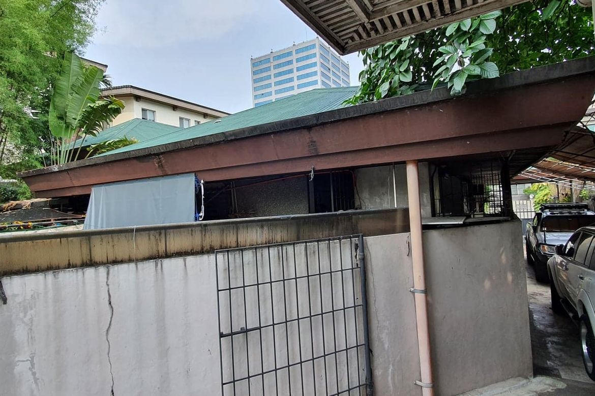 4 Bedroom House for Sale in West Triangle, Quezon City, Metro Manila near MRT-3 Quezon Avenue – photo 3