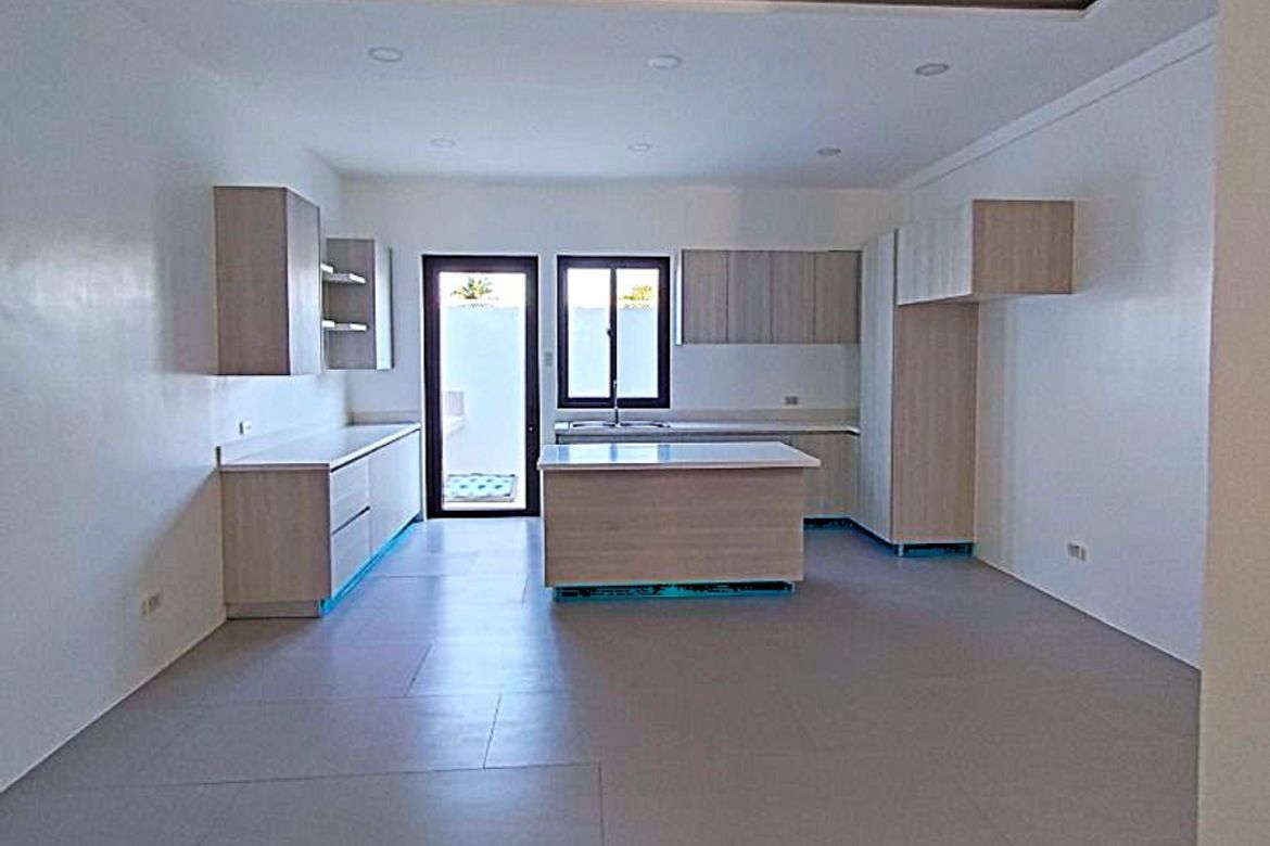 4 Bedroom House for Sale in Western Bicutan, Taguig, Metro Manila