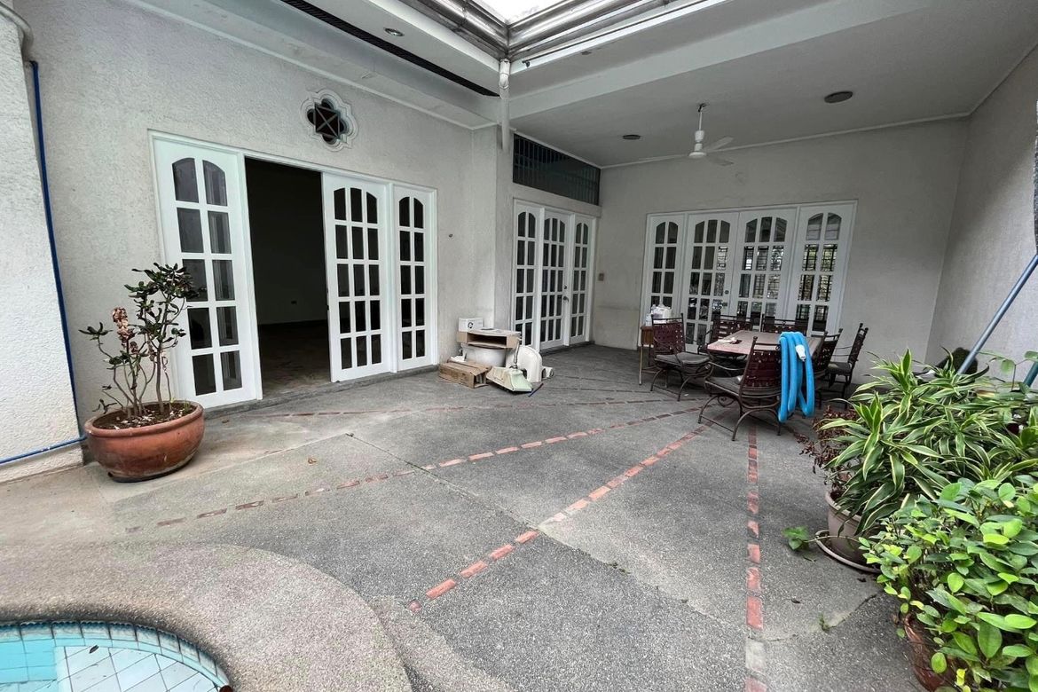 4 Bedroom House for Sale in White Plains, Quezon City, Metro Manila