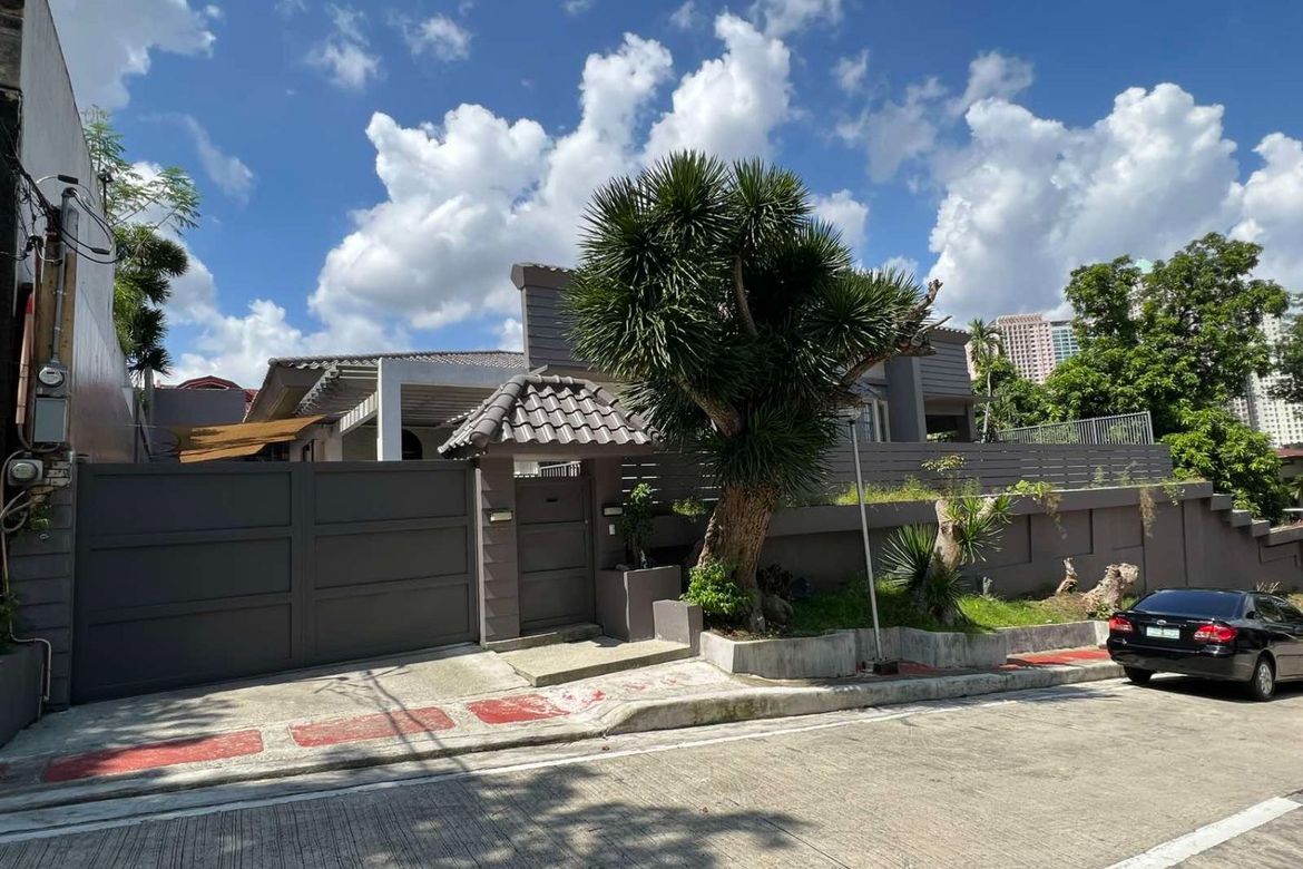 4 Bedroom House for Sale in White Plains, Quezon City, Metro Manila
