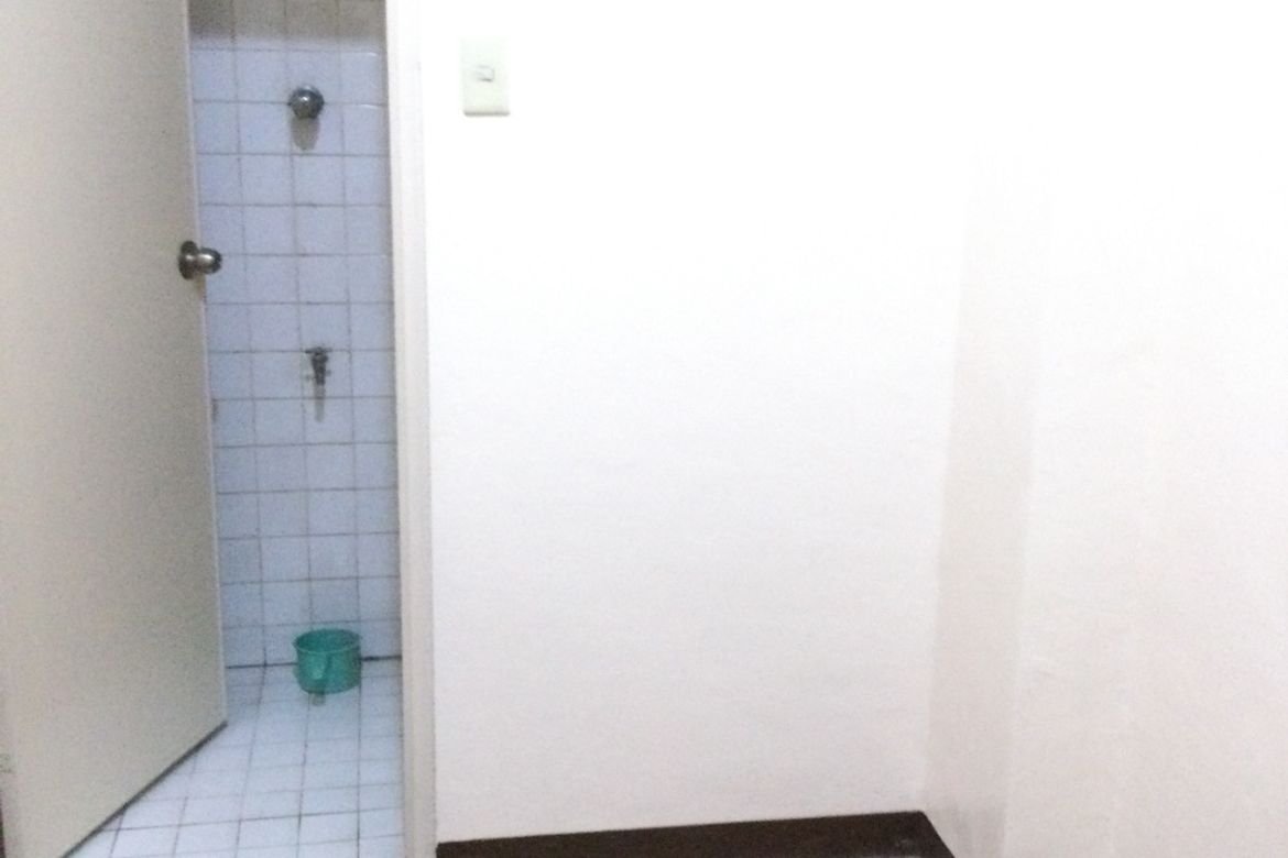 4 Bedroom Retail Space for Sale in San Nicolas, Manila, Metro Manila – photo 2