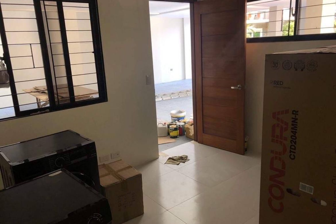 4 Bedroom Serviced Apartment for Rent in Tambo, Parañaque, Metro Manila