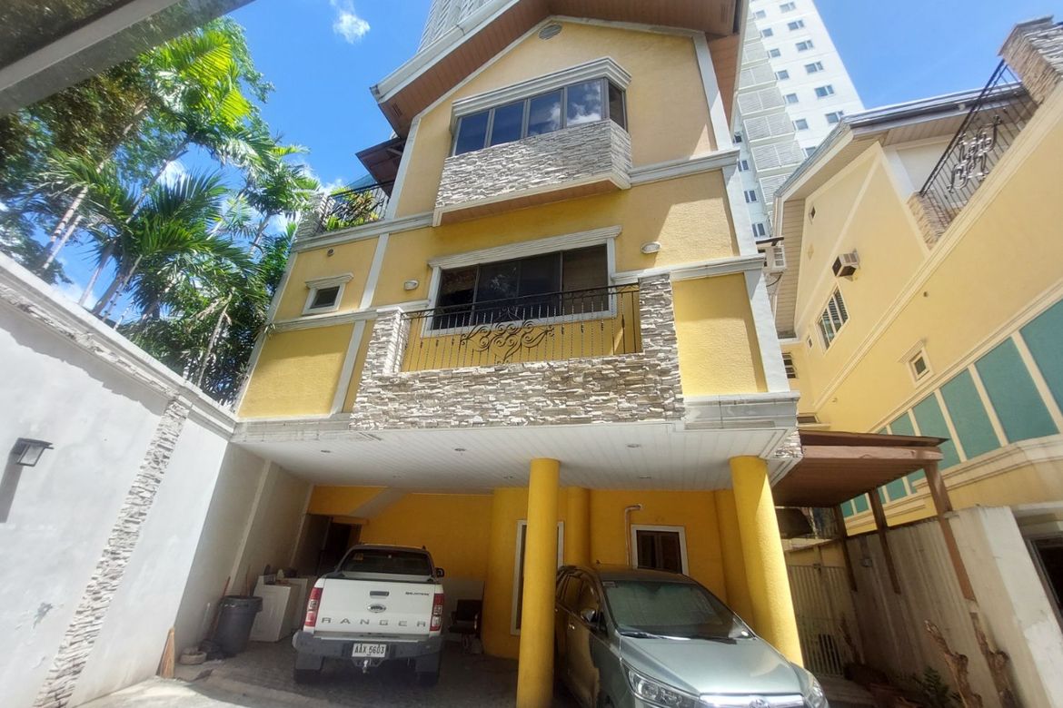 4 Bedroom Townhouse for Sale in Addition Hills, Mandaluyong, Metro Manila