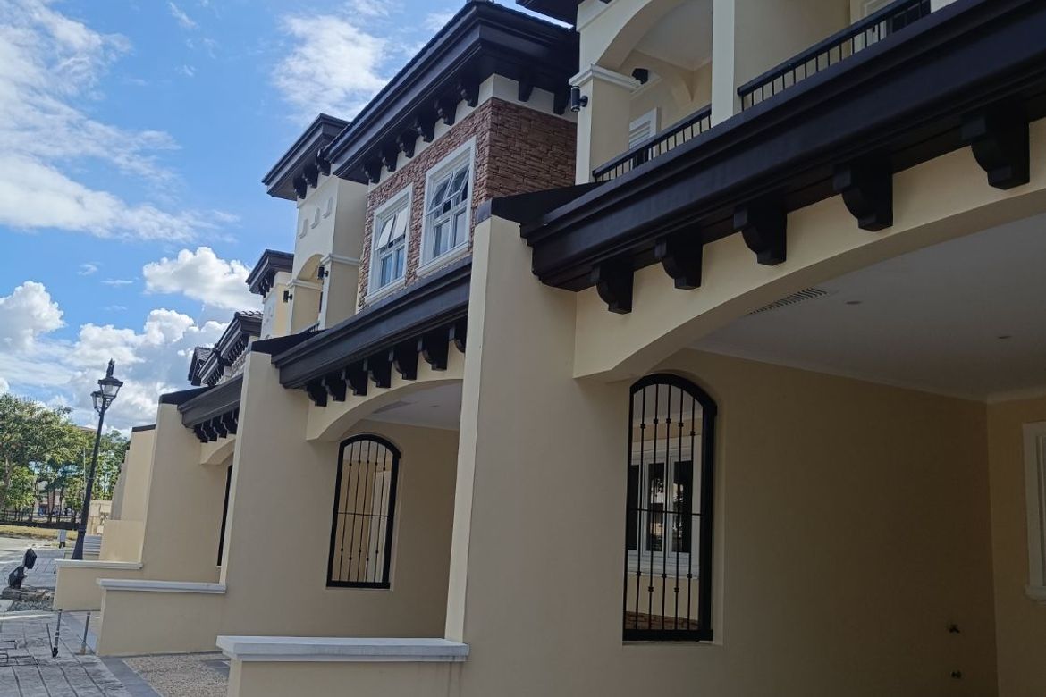 4 Bedroom Townhouse for Sale in Almanza Dos, Las Piñas, Metro Manila – photo 2